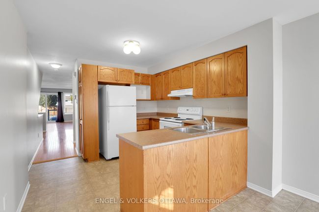 10 - 811 Longfields Dr, Condo with 2 bedrooms, 3 bathrooms and 2 parking in Nepean ON | Image 5