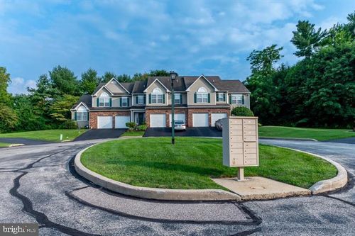 8-908 Holly Ct, PLYMOUTH MEETING, PA, 19462-7196 | Card Image