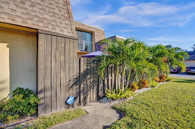 804 Waterview Dr, Condo with 3 bedrooms, 3 bathrooms and null parking in Palm Springs FL | Image 41