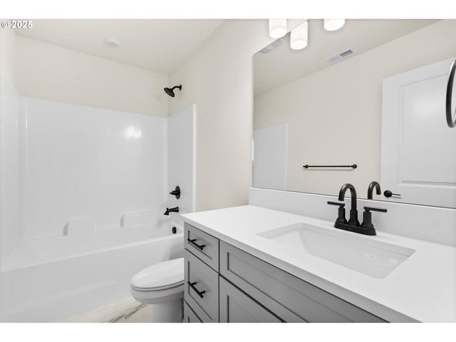 6307 Se Chloe Rose Way, House attached with 3 bedrooms, 3 bathrooms and 1 parking in Milwaukie OR | Image 21