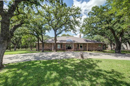 1521 Old Reunion Rd, Decatur, TX, 76234-4902 | Card Image