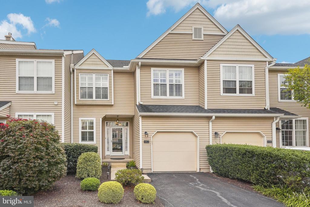 Lake George Cir, West Chester, PA 19382