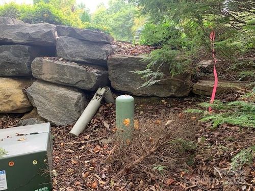 15-105 Crossvine Trl, Hendersonville, NC, 28739-6991 | Card Image