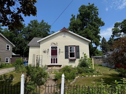 435 Evart St, Cadillac, MI, 49601-2313 | Card Image