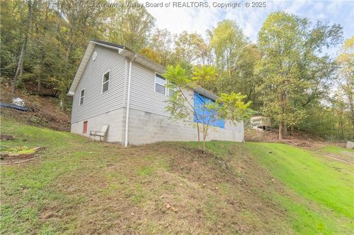 6562 Quick Rd, Clendenin, WV, 25045-5354 | Card Image