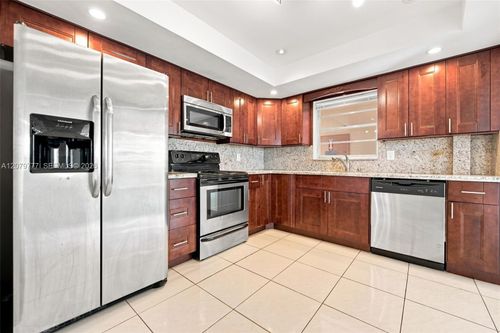 1d-200 Ne 12th Ave, Hallandale Beach, FL, 33009-4557 | Card Image