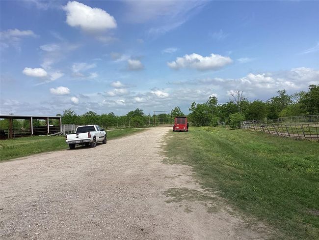 Stables on the left & pen on the right | Image 24