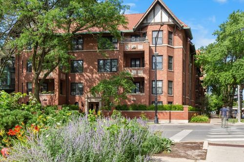 1d-1633 E Hyde Park Boulevard, Chicago, IL, 60615 | Card Image