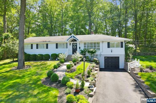 151 Page Dr, Oakland, NJ, 07436-2516 | Card Image