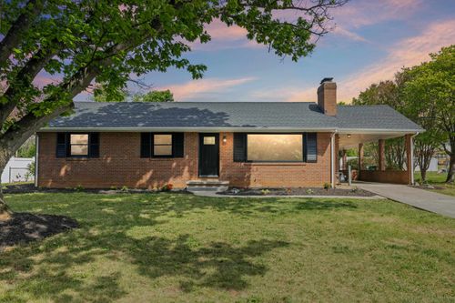 217 Stonewall Dr, WAYNESBORO, VA, 22980-1550 | Card Image