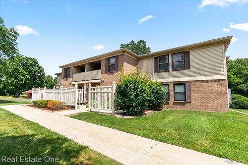 19550 Northridge Dr, Northville, MI, 48167-2912 | Card Image