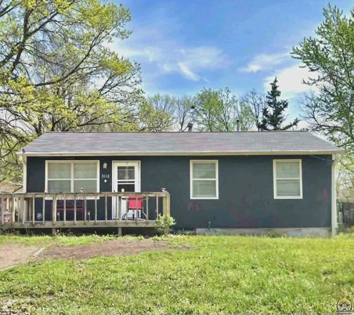 3112 Michigan Ave, Topeka, KS, 66605-2652 | Card Image