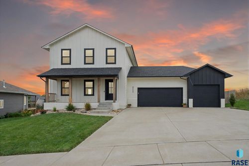 8400 E Willow Leaf St, Sioux Falls, SD, 57110-7664 | Card Image