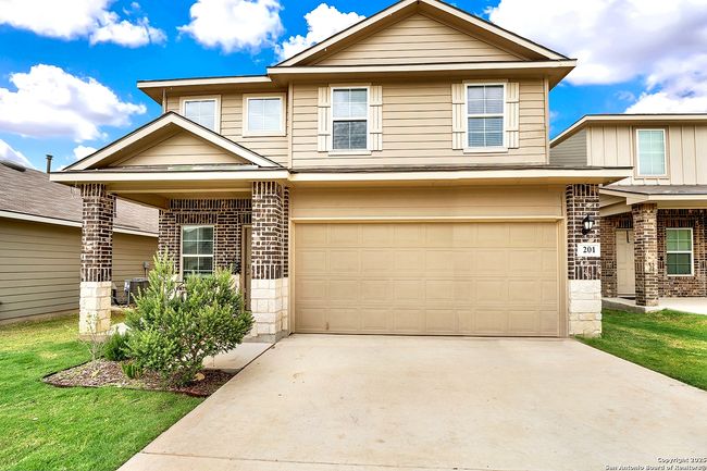 201 Legendary Trail Loop, House other with 5 bedrooms, 3 bathrooms and null parking in Floresville TX | Image 4