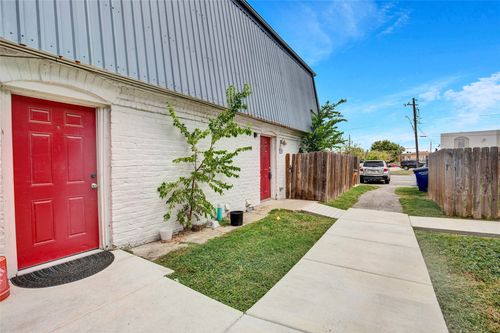 101-7204 Twin Crest Dr, Austin, TX, 78752-2523 | Card Image