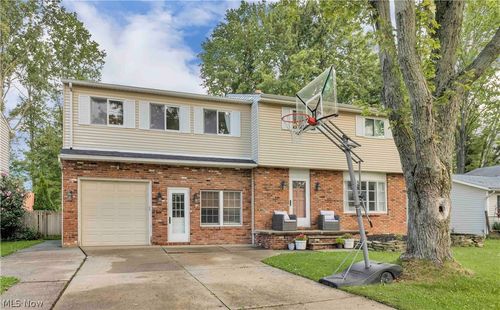 38241 Poplar Dr, Willoughby, OH, 44094-7556 | Card Image