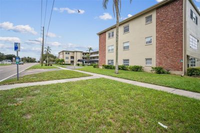 309 - 1000 49 Th Street N, Condo with 2 bedrooms, 1 bathrooms and null parking in Saint Petersburg FL | Image 3