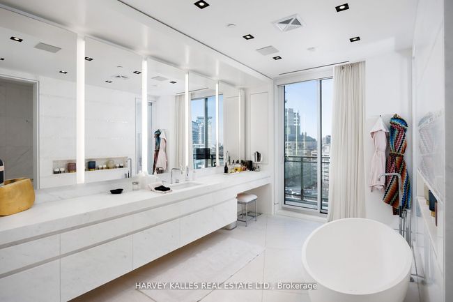 1201 - 181 Davenport Rd, Condo with 4 bedrooms, 7 bathrooms and null parking in Toronto ON | Image 21