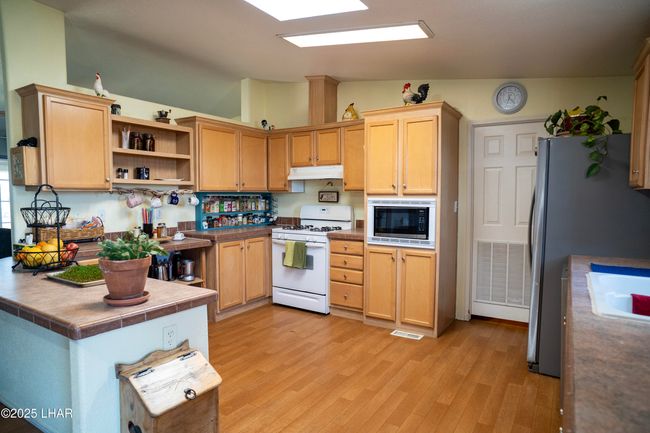 Spacious Kitchen | Image 7