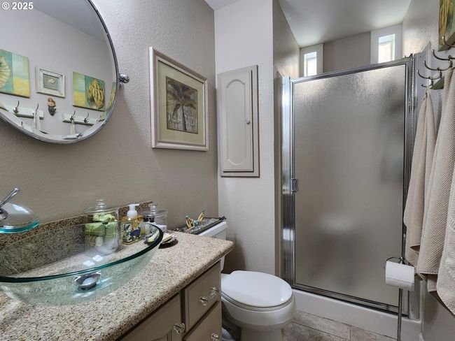 Bathroom-Upper | Image 18