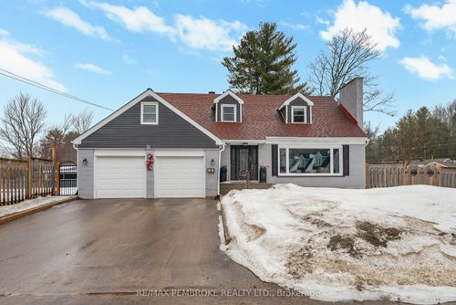 70 Mary St, Petawawa, ON, K8H1S3 | Card Image