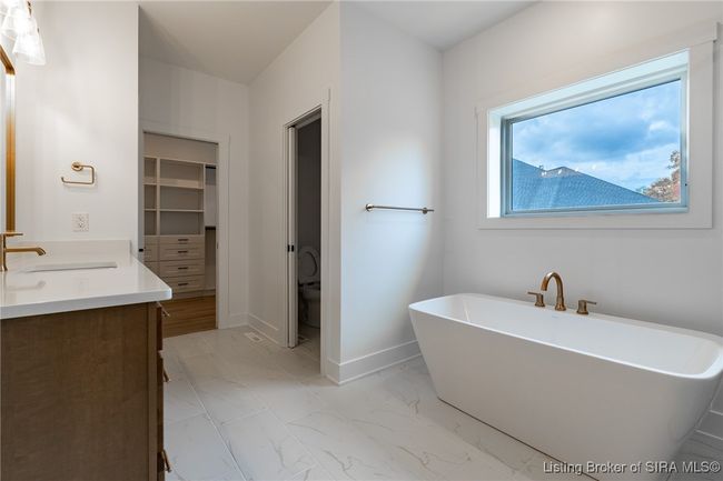 2034 Andres Way, Home with 5 bedrooms, 4 bathrooms and null parking in Floyds Knobs IN | Image 31