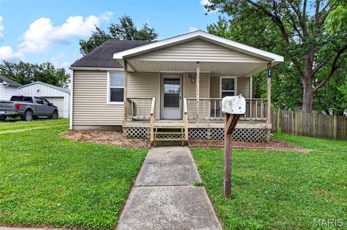 22 Jefferson Dr, Bowling Green, MO, 63334-2413 | Card Image