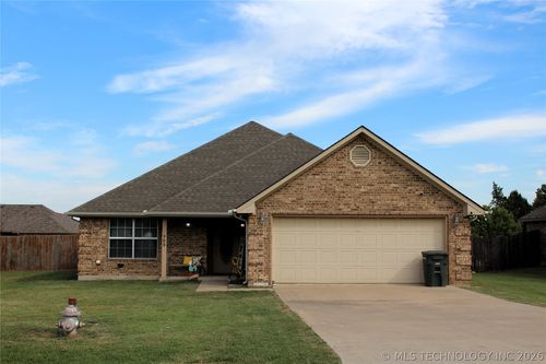 908 N 3rd St, Calera, OK, 74730-1719 | Card Image