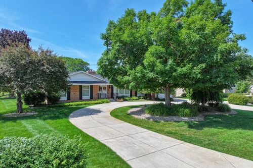 5466 Coral Ridge Dr, Grand Blanc, MI, 48439-9526 | Card Image