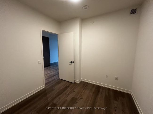 1509 - 28 Interchange Way, Condo with 2 bedrooms, 1 bathrooms and null parking in Concord ON | Image 11