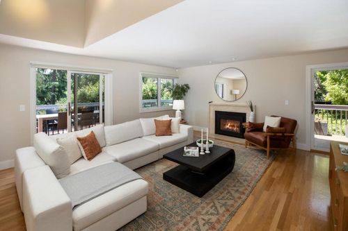 1330 Trinity Dr, Menlo Park, CA, 94025-6644 | Card Image