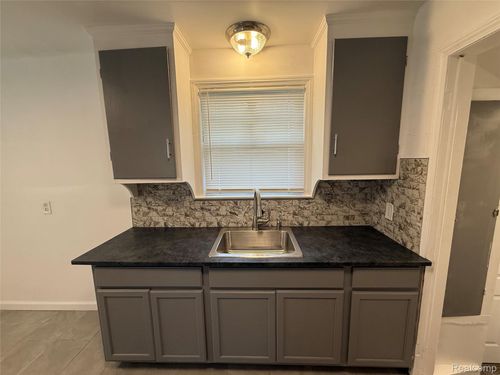 16083 Manning St, Detroit, MI, 48205-2028 | Card Image