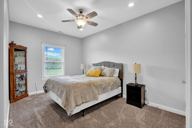 Roomy guest room | Image 18