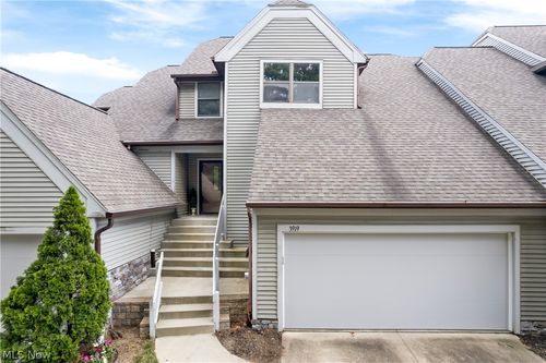 3919 Marsh View Drive, Akron, OH, 44319 | Card Image