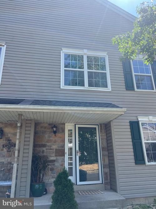 28 Bryant Dr, PERKASIE, PA, 18944-4512 | Card Image