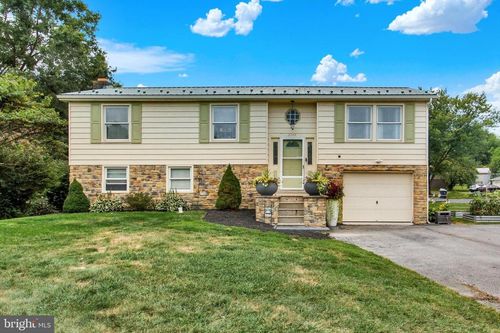 8258 Sheffield Manor Blvd, WAYNESBORO, PA, 17268-9128 | Card Image