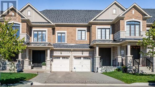 8 Angelfish Rd, Brampton, ON, L7A5C5 | Card Image