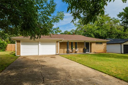 212 Belmont St, Hurst, TX, 76053-6104 | Card Image