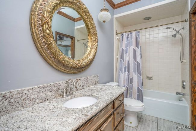Guest bath for the guest bedroom on level 2 | Image 48
