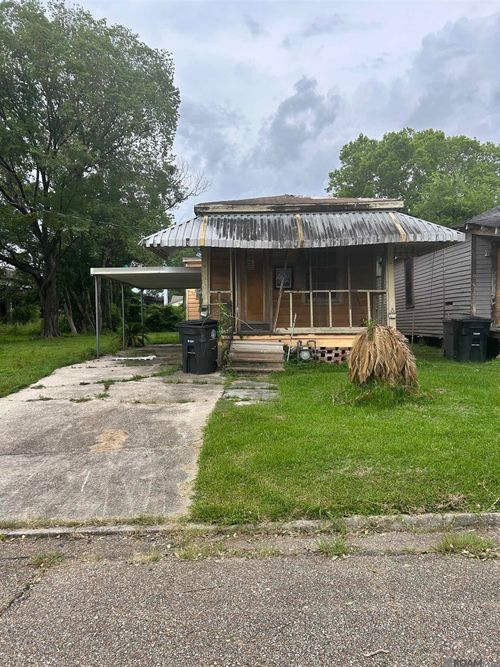 921 Napoleon St, Baton Rouge, LA, 70802-6335 | Card Image
