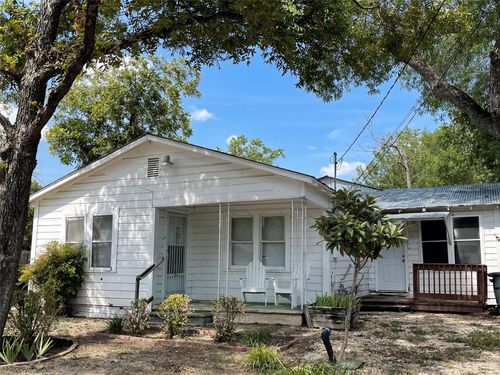 1828 W Mill St, New Braunfels, TX, 78130-8026 | Card Image