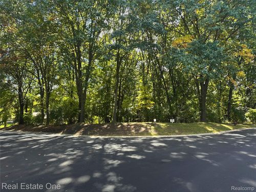 2423 Canterwood, Highland, MI, 48357-4229 | Card Image