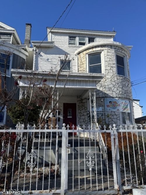 624 Madison Ave, Paterson, NJ, 07514-2820 | Card Image