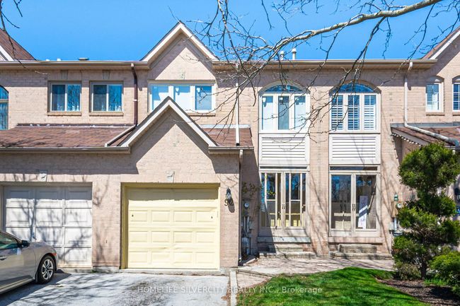 92 Cedarwood Cres, Home with 3 bedrooms, 3 bathrooms and 3 parking in Brampton ON | Image 1