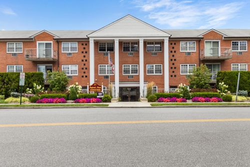 b-250 N Village Ave, Rockville Centre, NY, 11570-2342 | Card Image