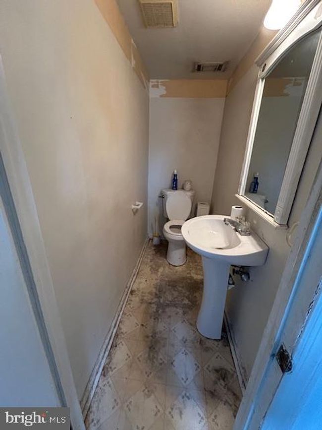 1572 Summit St, Townhouse with 3 bedrooms, 2 bathrooms and null parking in LINWOOD PA | Image 8