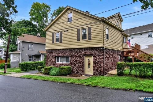 7 Lafayette Pl, Waldwick, NJ, 07463-1710 | Card Image