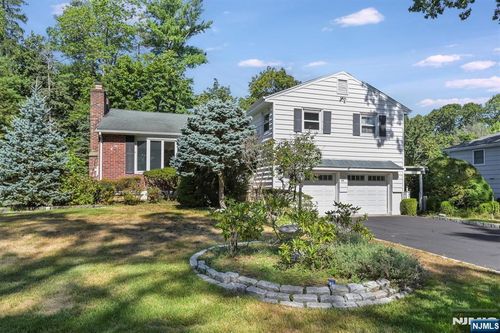 513 Hensler Ln, Oradell, NJ, 07649-1310 | Card Image