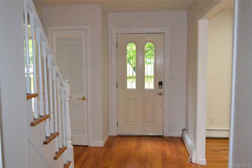 31 Pond View Dr, Wading River, NY, 11792-9402 | Card Image