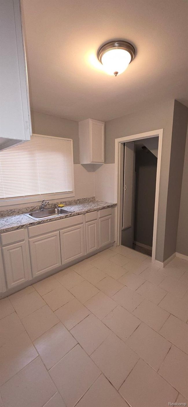 17217 Shaftsbury Ave, House other with 3 bedrooms, 1 bathrooms and null parking in Detroit MI | Image 11
